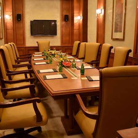 Hotel Royal Tulip Navi Mumbai Esterno foto
