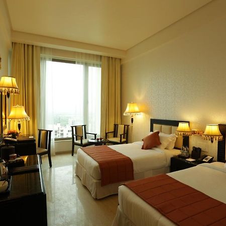 Hotel Royal Tulip Navi Mumbai Esterno foto