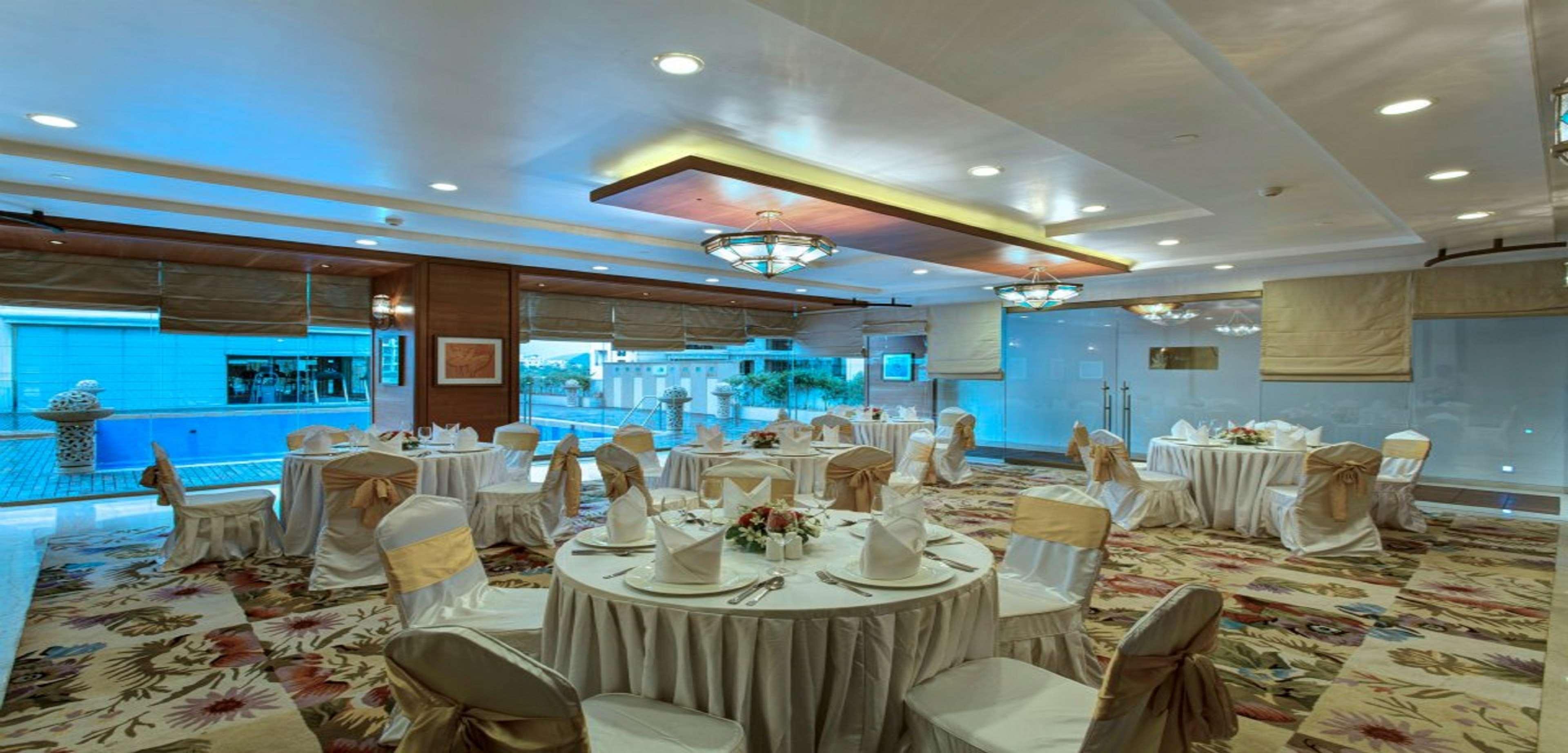 Hotel Royal Tulip Navi Mumbai Esterno foto