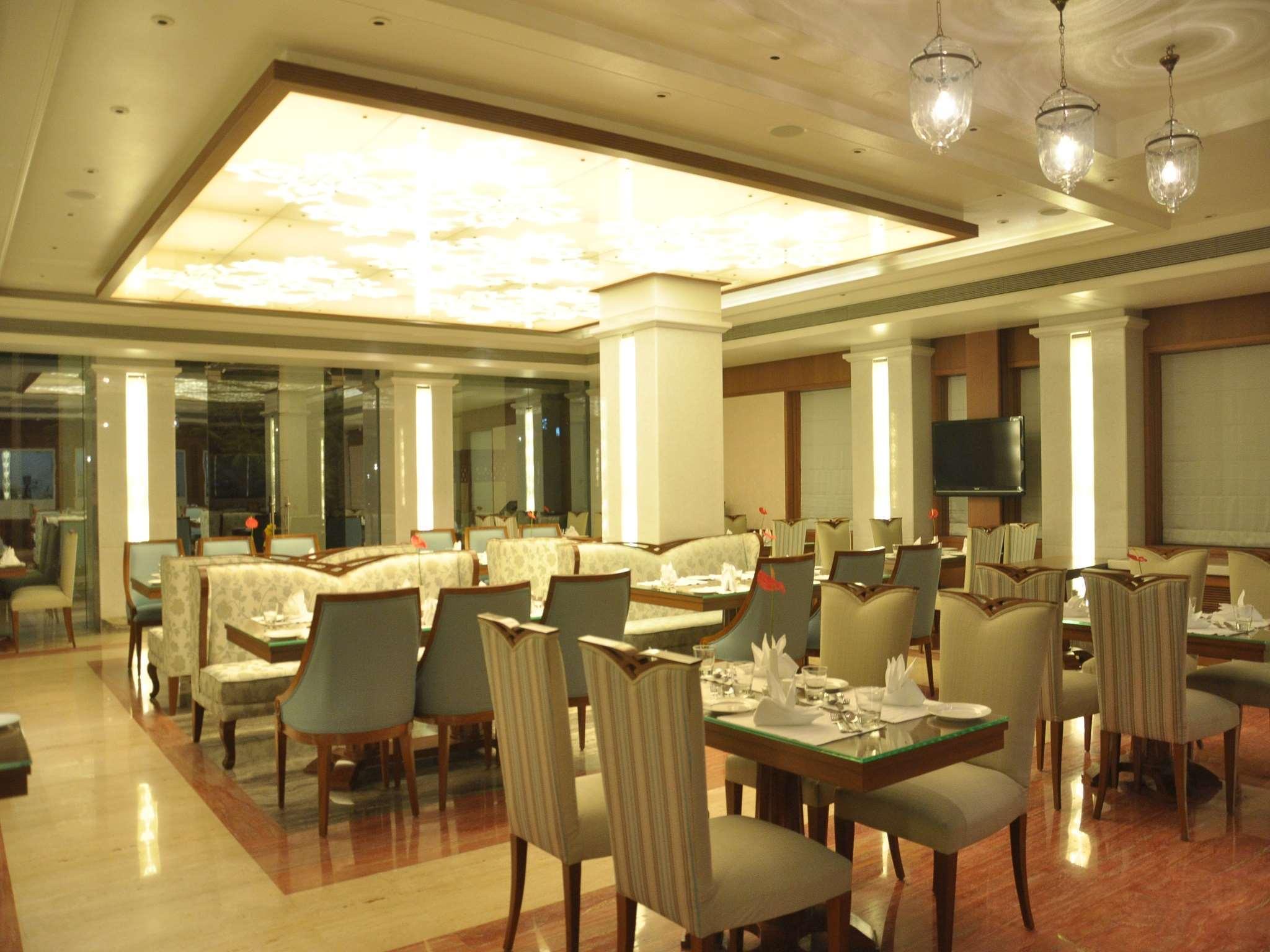 Hotel Royal Tulip Navi Mumbai Esterno foto