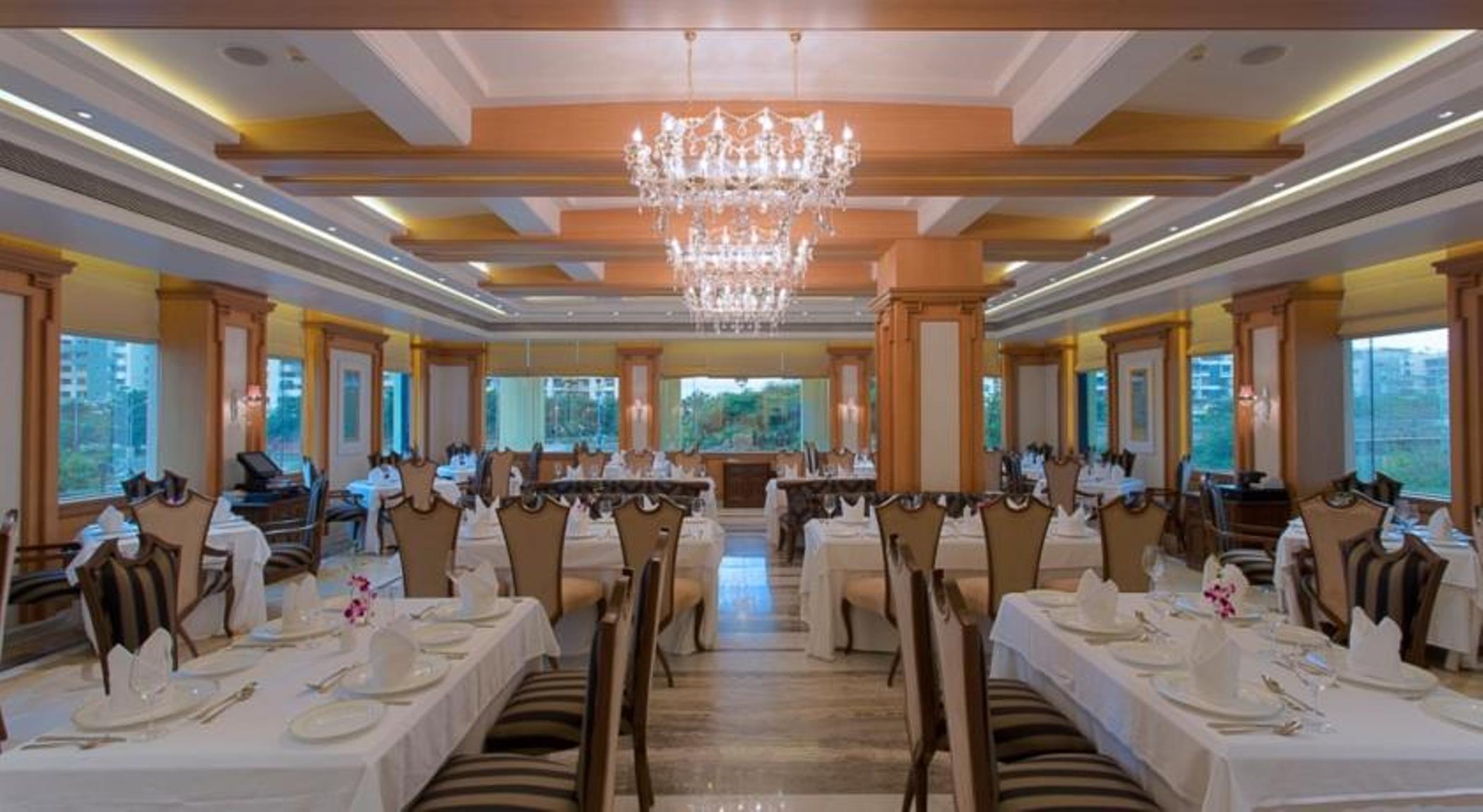Hotel Royal Tulip Navi Mumbai Esterno foto