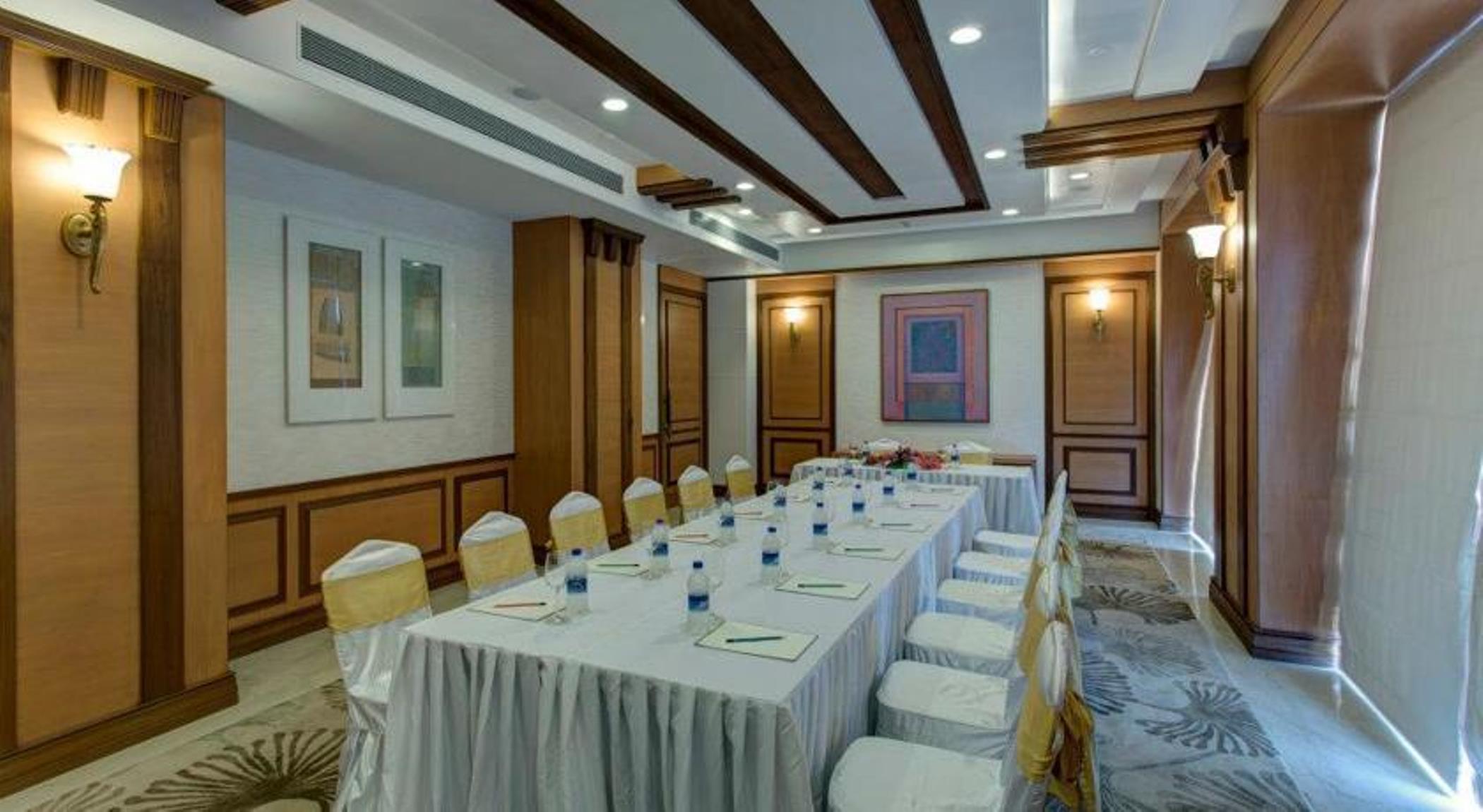 Hotel Royal Tulip Navi Mumbai Esterno foto