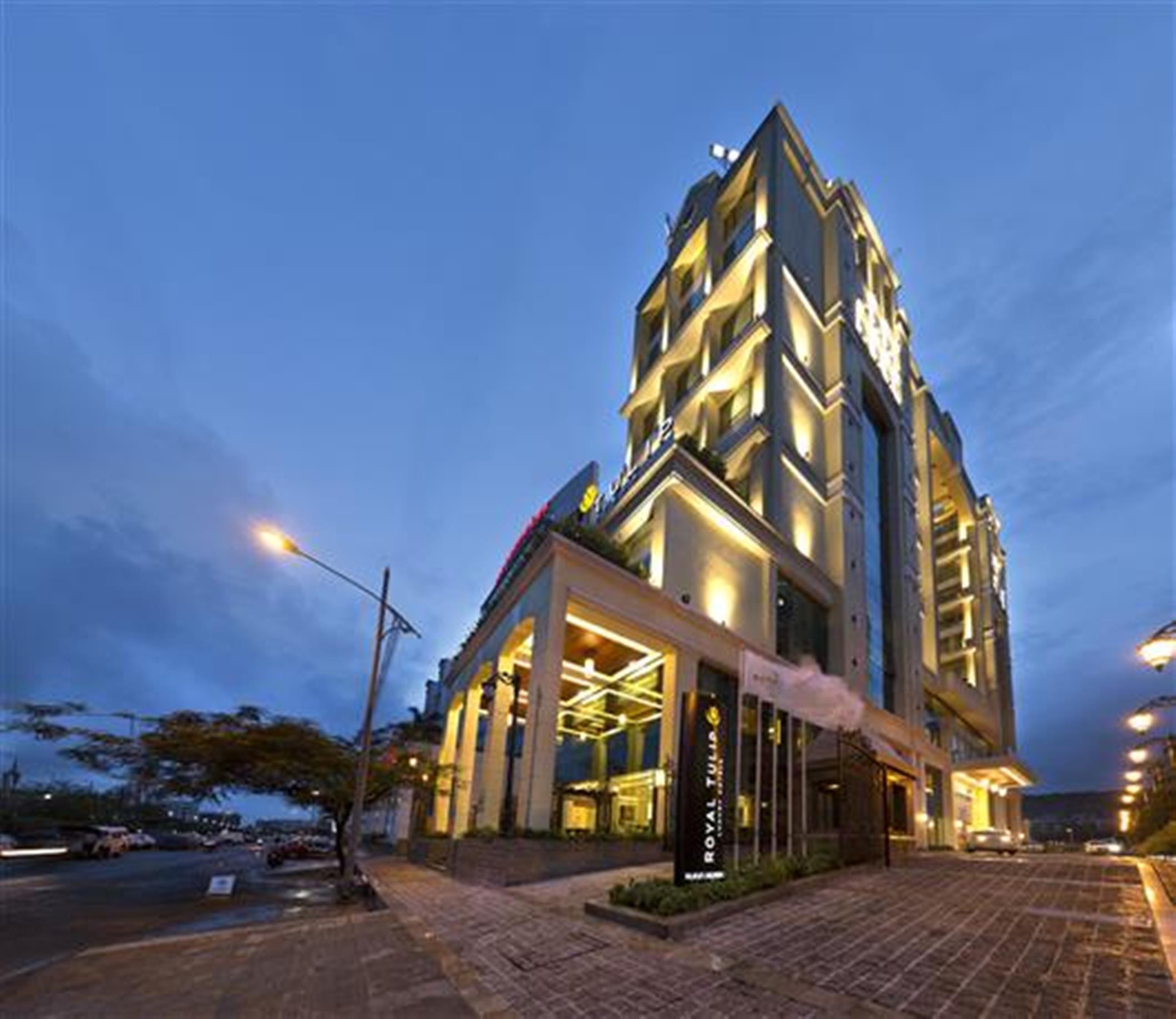 Hotel Royal Tulip Navi Mumbai Esterno foto