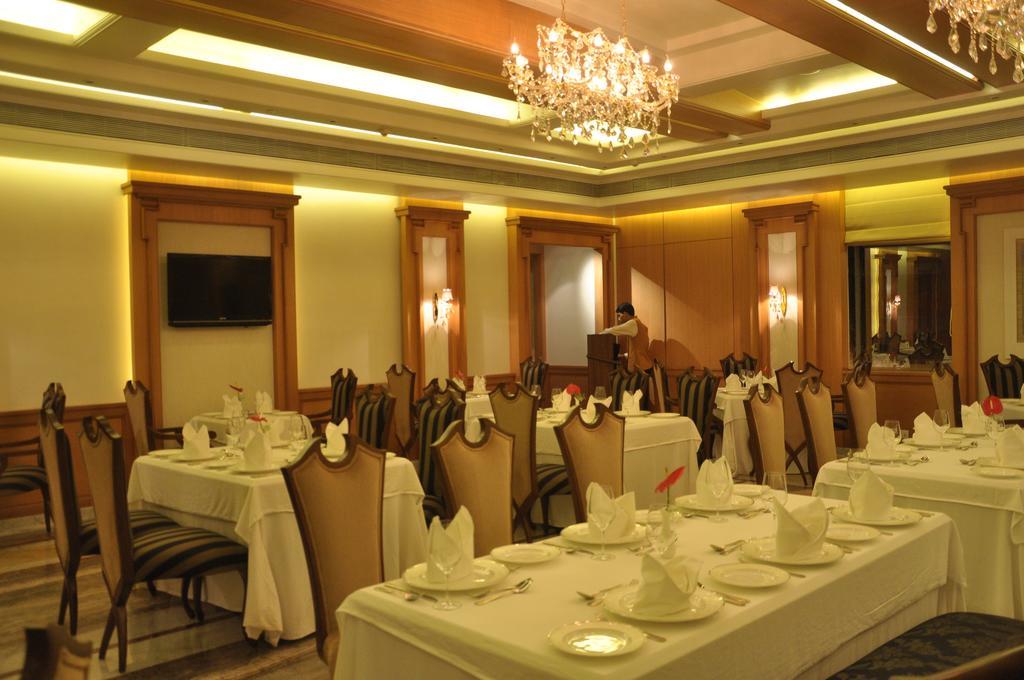 Hotel Royal Tulip Navi Mumbai Esterno foto