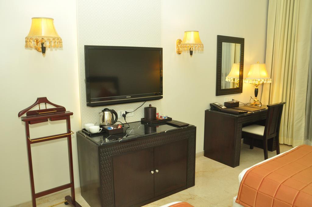 Hotel Royal Tulip Navi Mumbai Esterno foto