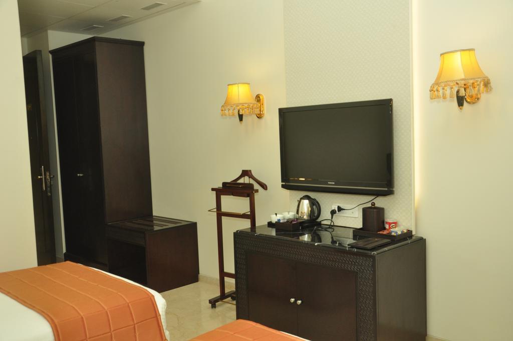 Hotel Royal Tulip Navi Mumbai Esterno foto