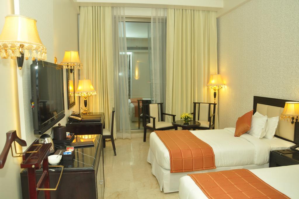 Hotel Royal Tulip Navi Mumbai Esterno foto