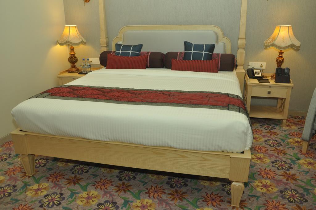 Hotel Royal Tulip Navi Mumbai Esterno foto