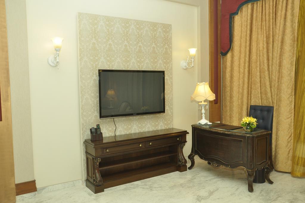 Hotel Royal Tulip Navi Mumbai Esterno foto