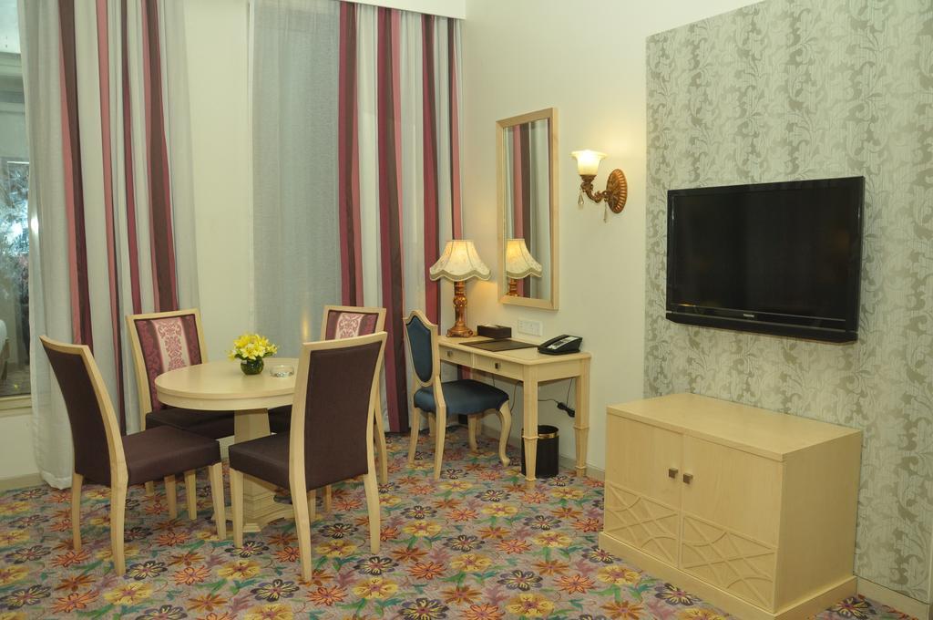 Hotel Royal Tulip Navi Mumbai Esterno foto