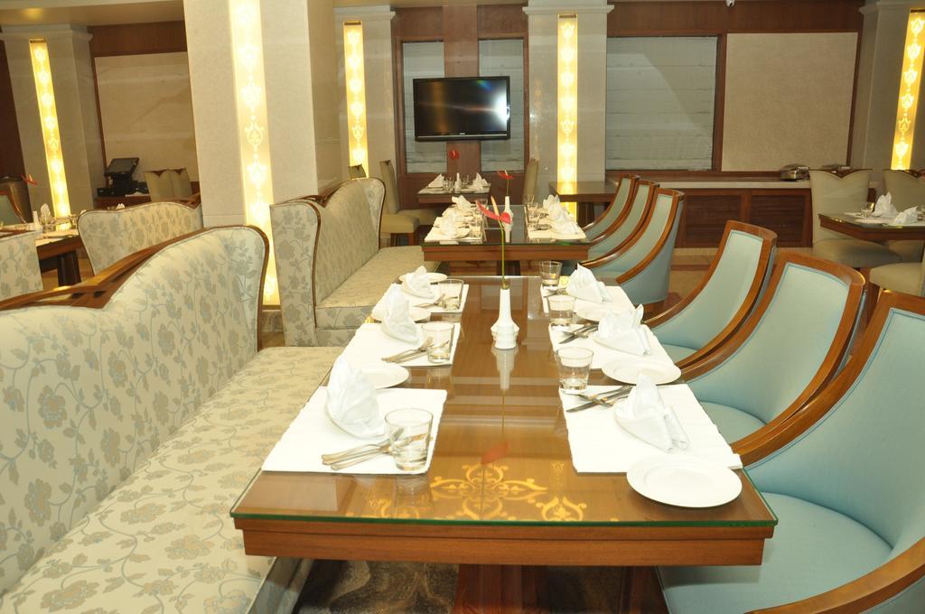 Hotel Royal Tulip Navi Mumbai Esterno foto