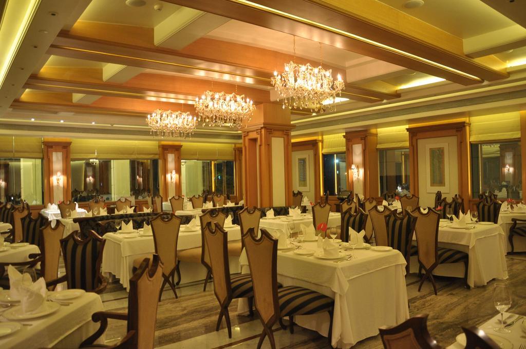 Hotel Royal Tulip Navi Mumbai Esterno foto
