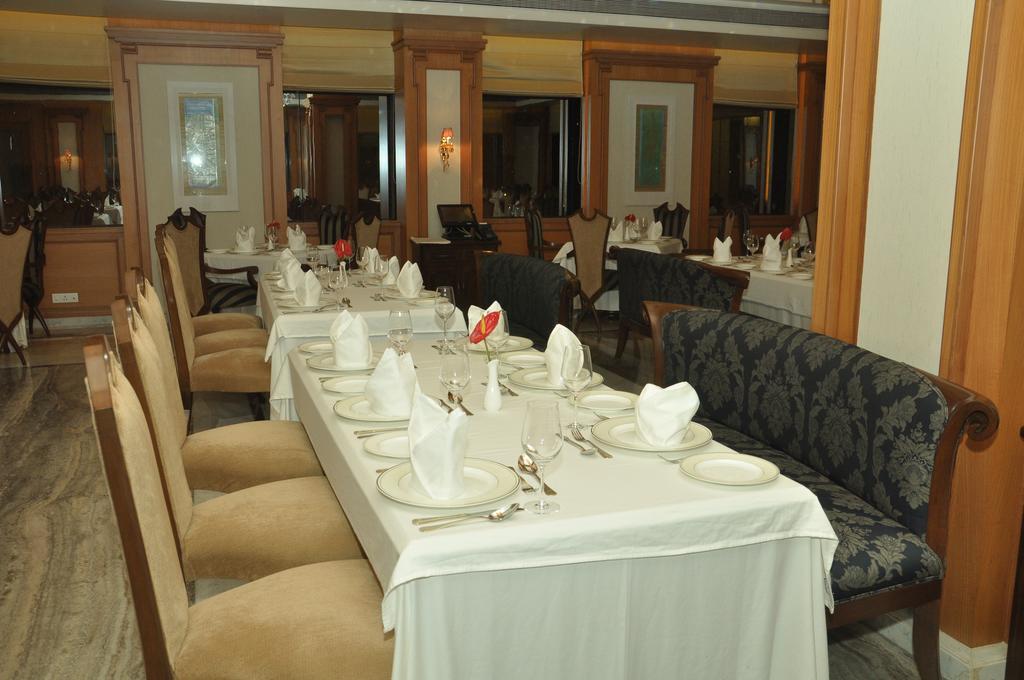 Hotel Royal Tulip Navi Mumbai Esterno foto