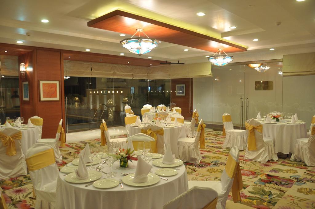Hotel Royal Tulip Navi Mumbai Esterno foto