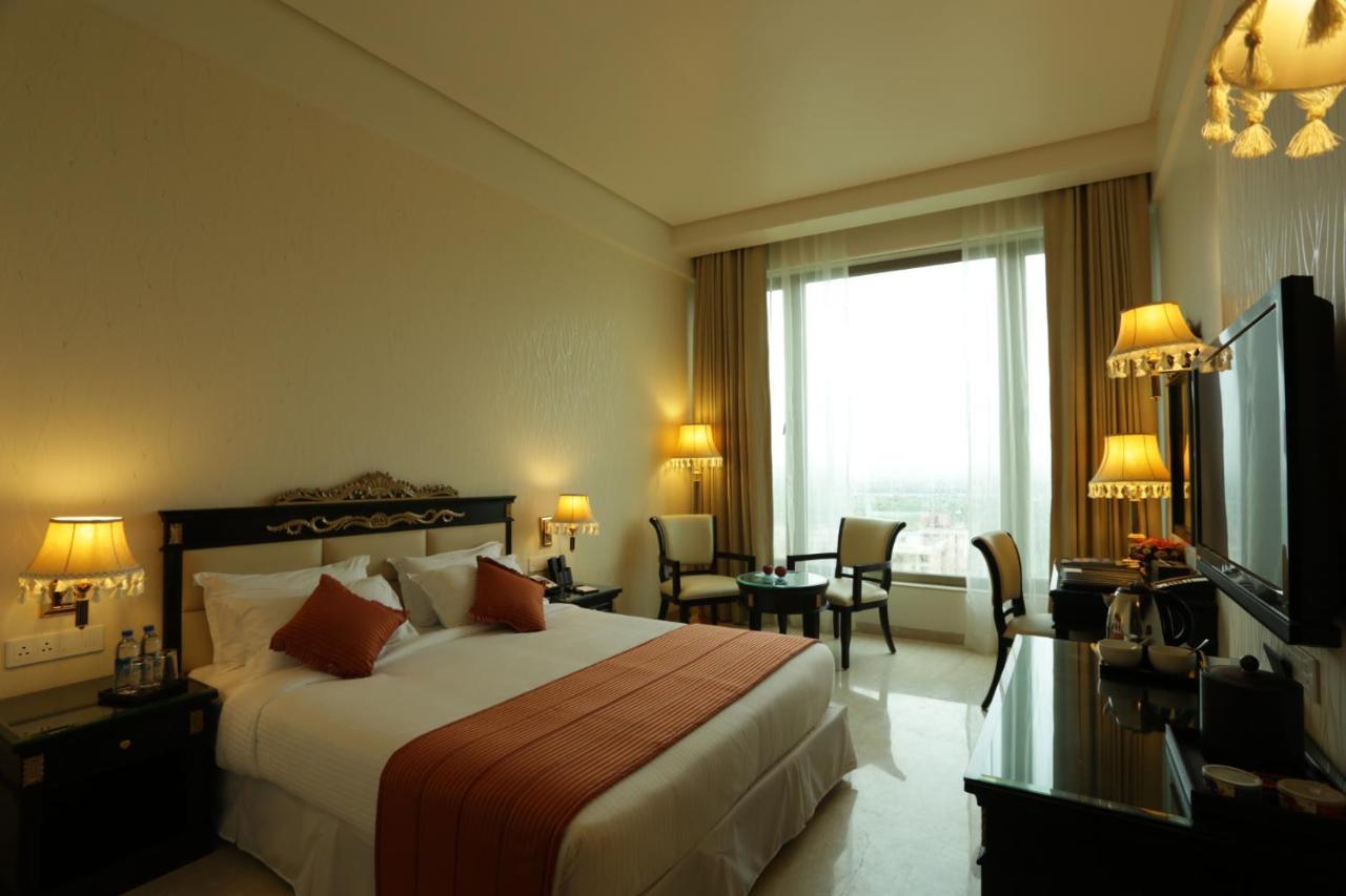 Hotel Royal Tulip Navi Mumbai Esterno foto